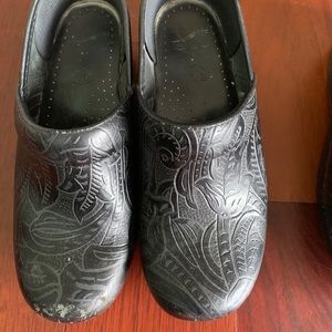 Black floral Dansko clogs